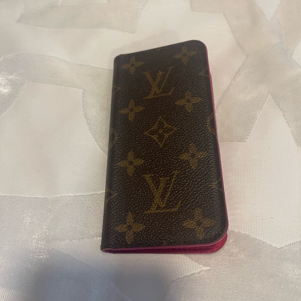 Louis Vuitton LV Monogram Phone for 6,7 and 8 - Picture 3 of 3